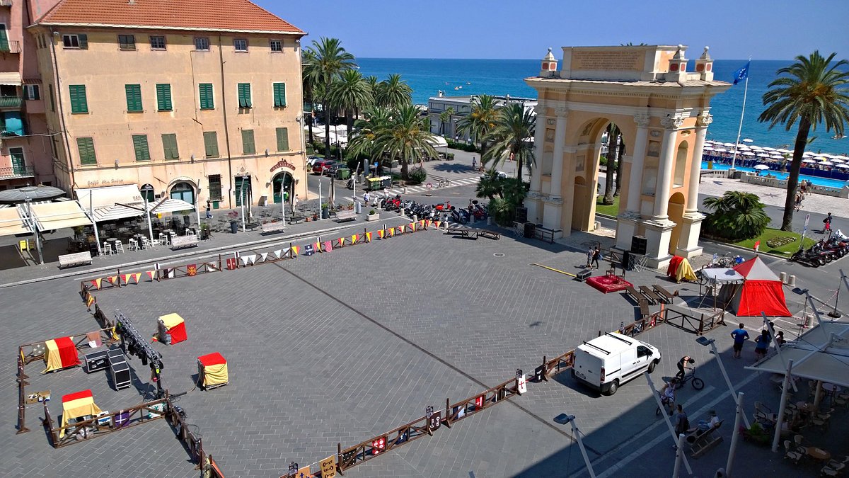 hotel-e-piazza-sottostante