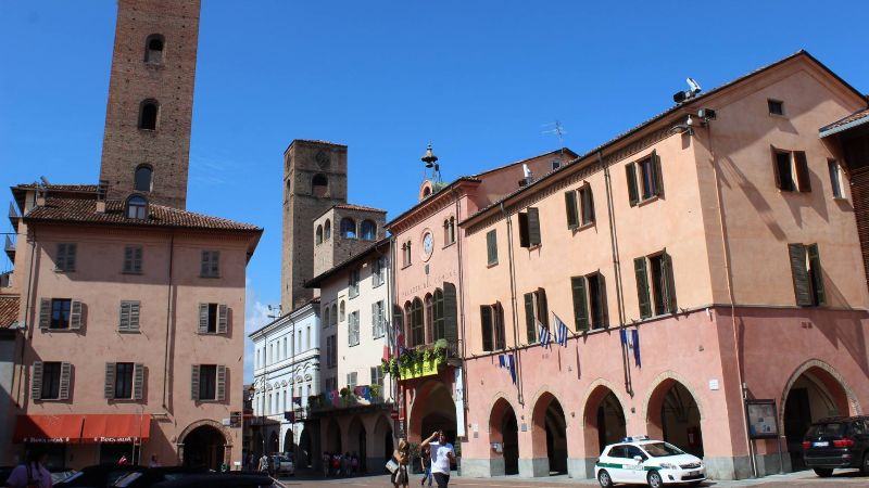 Viaggiamo ETLI Alba, la città delle cento torri e le Langhe
